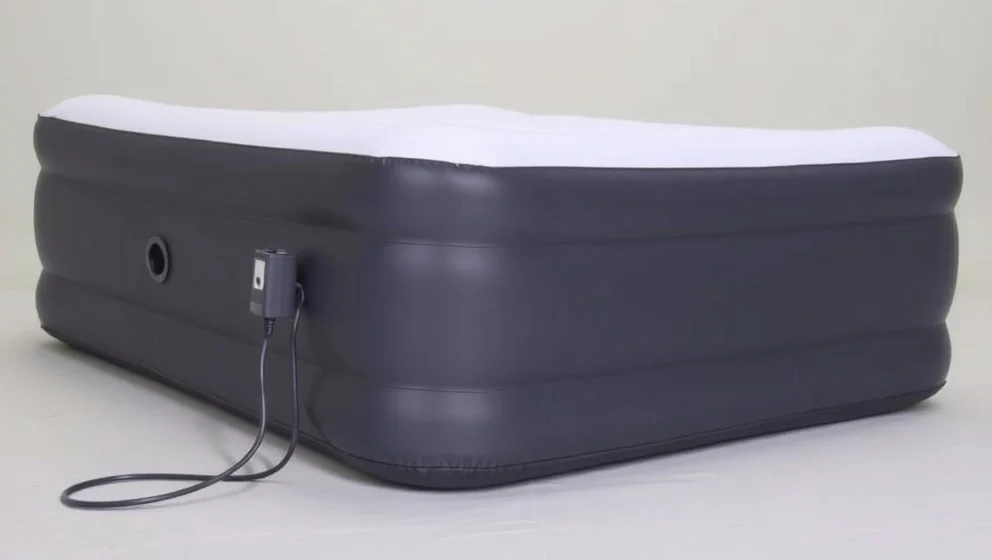 Luftmadrass med inbyggd pump