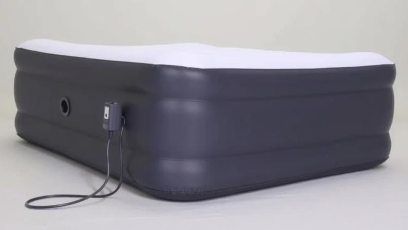 Luftmadrass med inbyggd pump